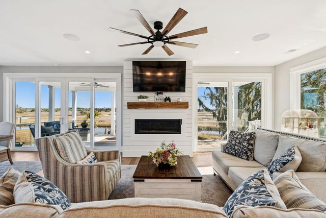 538 Towles Crossing Drive, Johns Island, SC 29455