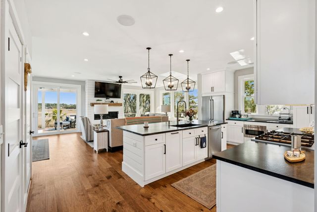 538 Towles Crossing Drive, Johns Island, SC 29455