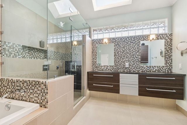 2706 Shady Hill Court, Grapevine, TX 76051