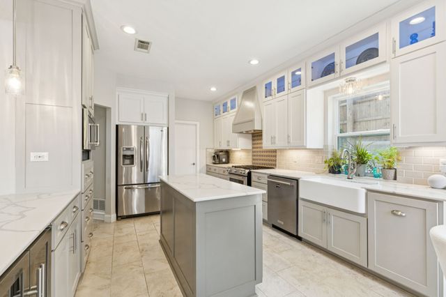 2706 Shady Hill Court, Grapevine, TX 76051