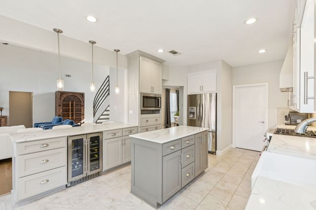 2706 Shady Hill Court, Grapevine, TX 76051