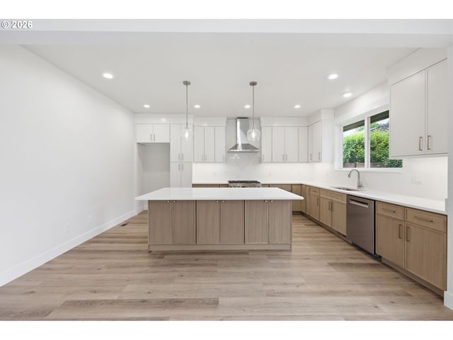 8055 Sw WINCHESTER Way, Wilsonville, OR 97070