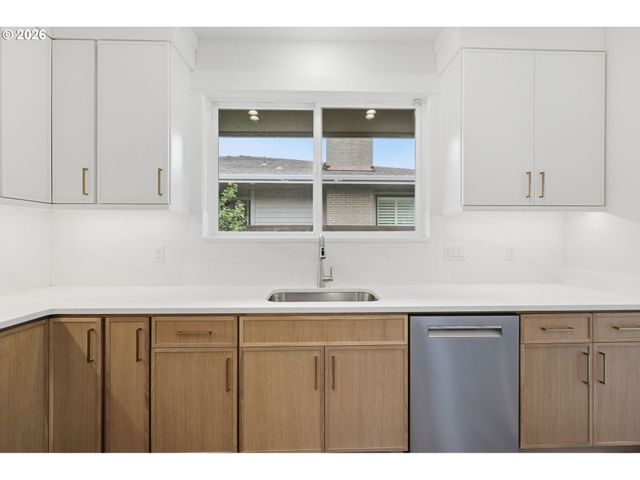 8055 Sw WINCHESTER Way, Wilsonville, OR 97070