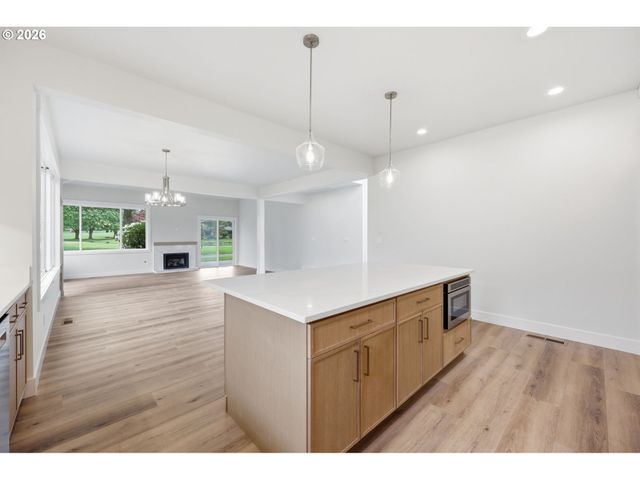 8055 Sw WINCHESTER Way, Wilsonville, OR 97070