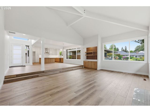 8055 Sw WINCHESTER Way, Wilsonville, OR 97070