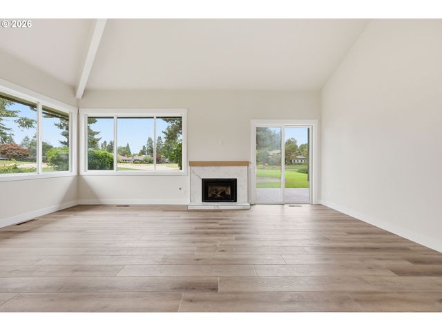 8055 Sw WINCHESTER Way, Wilsonville, OR 97070