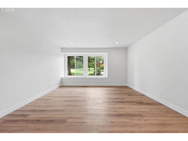 8055 Sw WINCHESTER Way, Wilsonville, OR 97070
