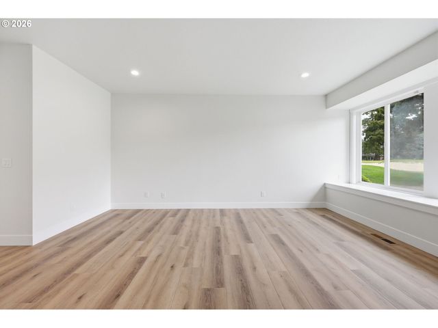8055 Sw WINCHESTER Way, Wilsonville, OR 97070