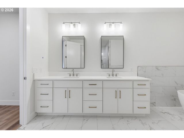 8055 Sw WINCHESTER Way, Wilsonville, OR 97070