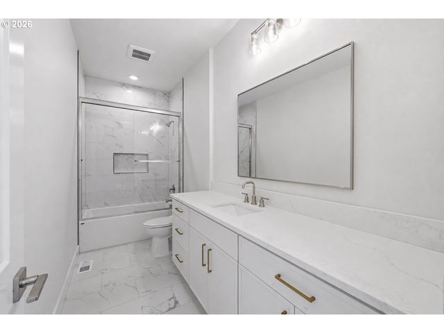 8055 Sw WINCHESTER Way, Wilsonville, OR 97070