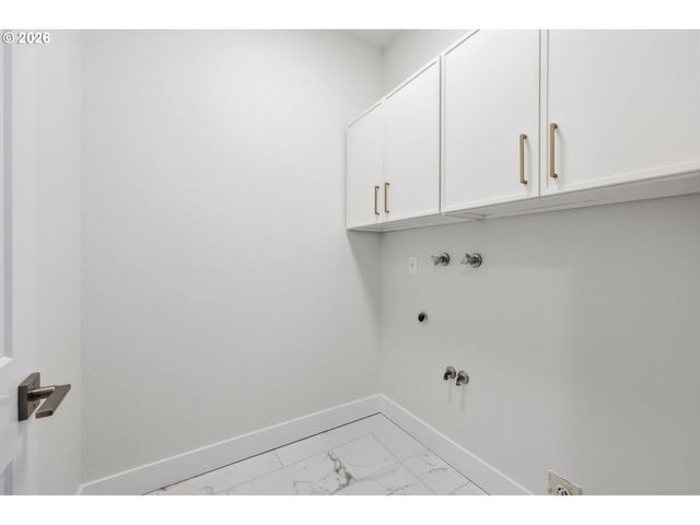 8055 Sw WINCHESTER Way, Wilsonville, OR 97070
