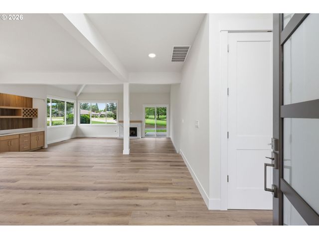 8055 Sw WINCHESTER Way, Wilsonville, OR 97070