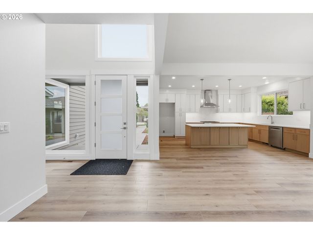 8055 Sw WINCHESTER Way, Wilsonville, OR 97070