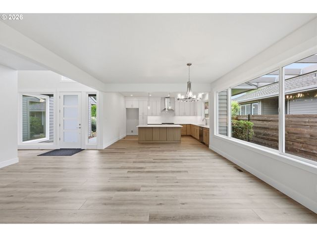 8055 Sw WINCHESTER Way, Wilsonville, OR 97070