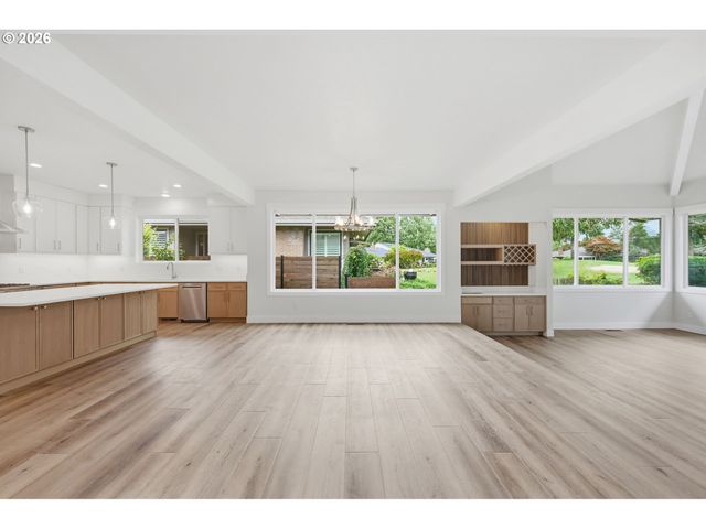 8055 Sw WINCHESTER Way, Wilsonville, OR 97070