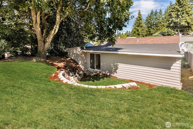3513 NE 7th Place, Renton, WA 98056