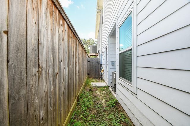 9444 Kerrwood Lane, Houston, TX 77080