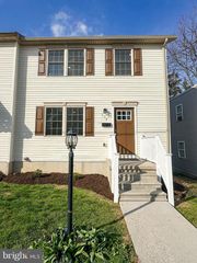 552 LOCUST ST, Hanover, PA 17331