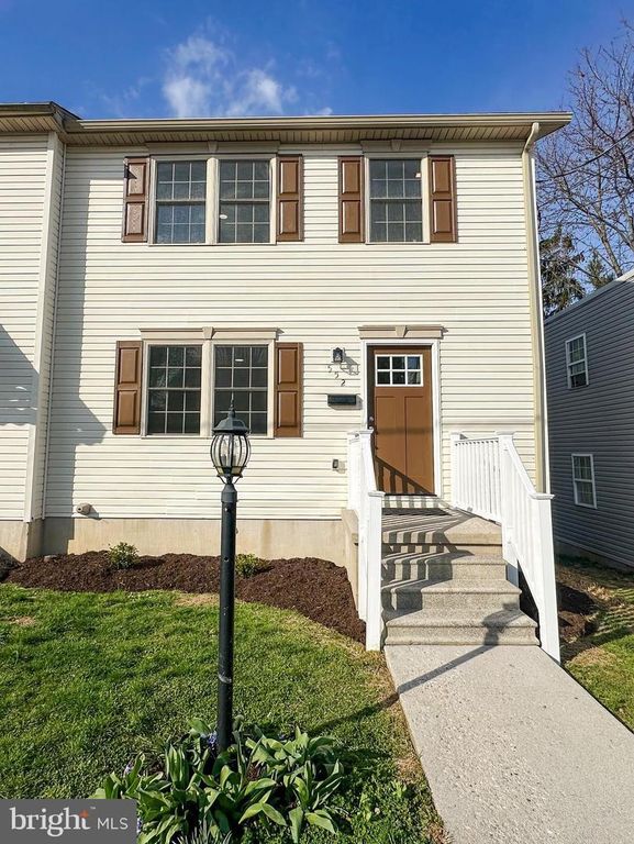 552 LOCUST ST, Hanover, PA 17331