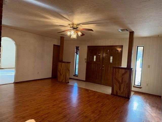 2808 NE Bel Air Cir, Lawton, OK 73507