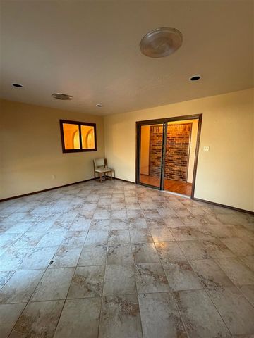 2808 NE Bel Air Cir, Lawton, OK 73507