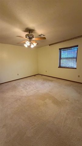 2808 NE Bel Air Cir, Lawton, OK 73507