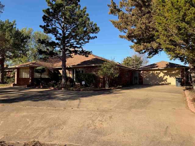 2808 NE Bel Air Cir, Lawton, OK 73507