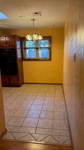 2808 NE Bel Air Cir, Lawton, OK 73507