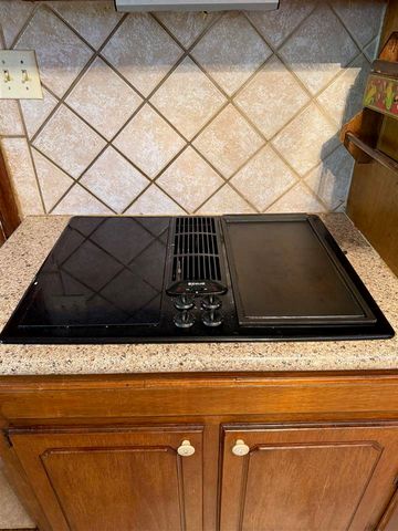 2808 NE Bel Air Cir, Lawton, OK 73507