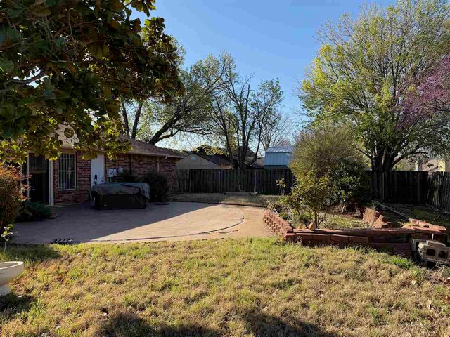 2808 NE Bel Air Cir, Lawton, OK 73507