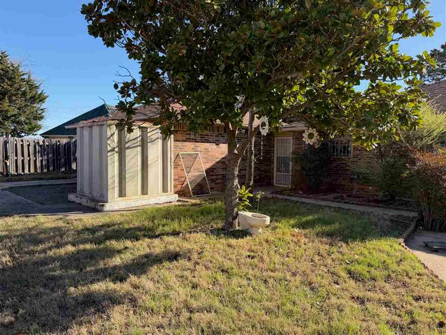 2808 NE Bel Air Cir, Lawton, OK 73507