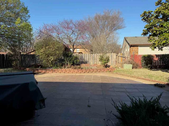 2808 NE Bel Air Cir, Lawton, OK 73507