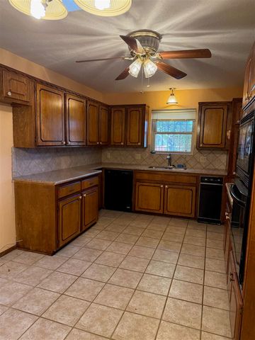 2808 NE Bel Air Cir, Lawton, OK 73507