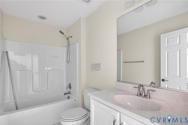 5025 Rivermere Ln, Glen Allen, VA 23059