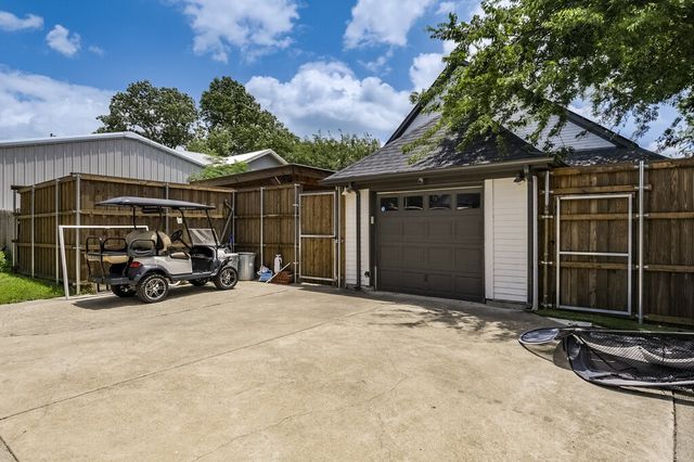 406 Commerce Street, Maypearl, TX 76064