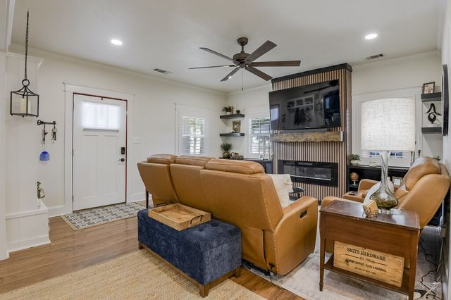 406 Commerce Street, Maypearl, TX 76064
