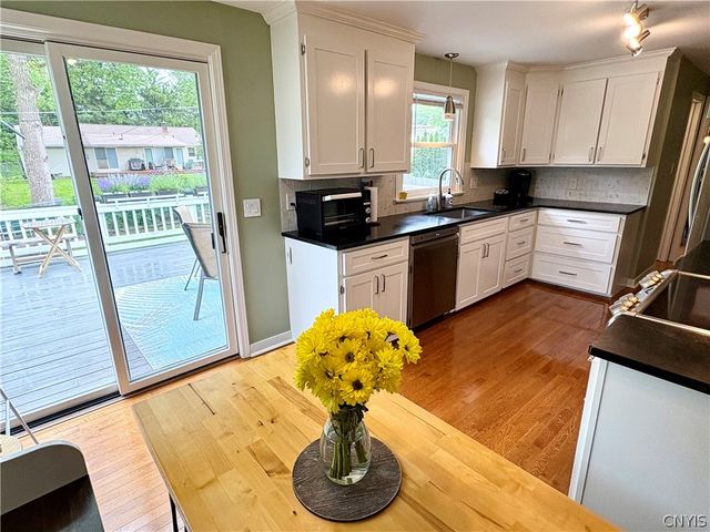 172 Winston Way, Dewitt, NY 13214