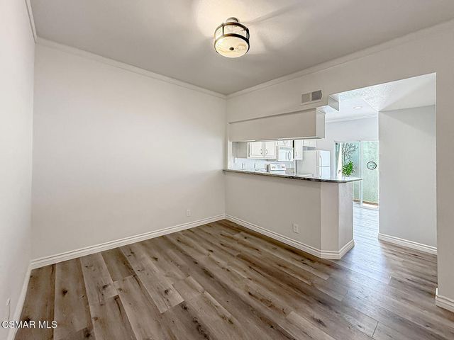 5423 Spanish Oak Lane C, Oak Park, CA 91377