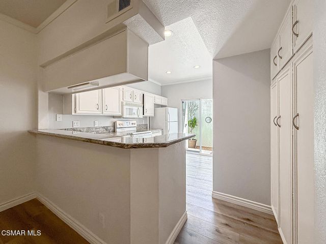 5423 Spanish Oak Lane C, Oak Park, CA 91377