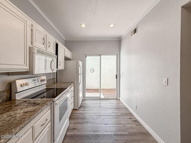 5423 Spanish Oak Lane C, Oak Park, CA 91377