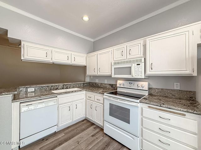 5423 Spanish Oak Lane C, Oak Park, CA 91377