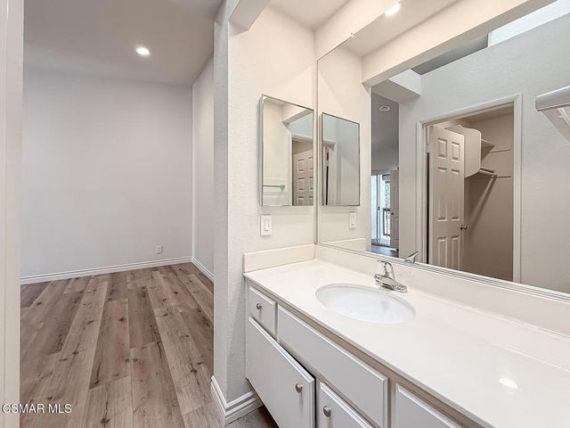 5423 Spanish Oak Lane C, Oak Park, CA 91377