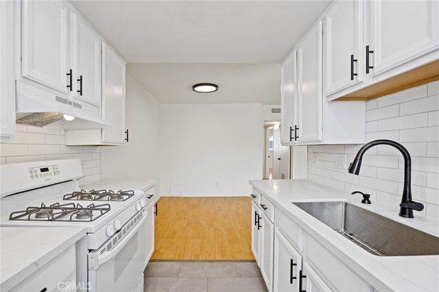 5055 Coldwater Canyon Avenue 105, Sherman Oaks, CA 91423