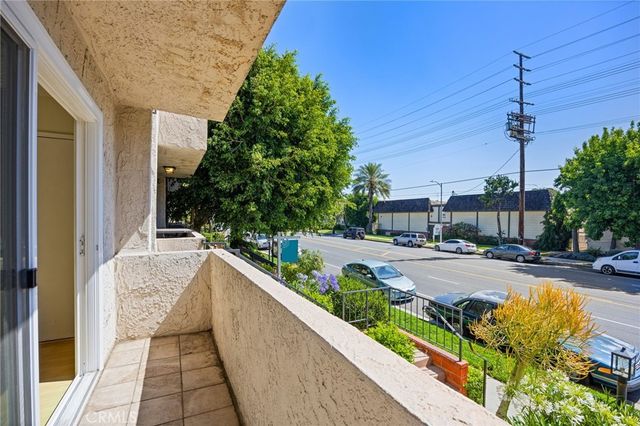 5055 Coldwater Canyon Avenue 105, Sherman Oaks, CA 91423