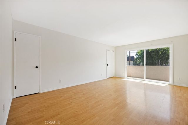 5055 Coldwater Canyon Avenue 105, Sherman Oaks, CA 91423