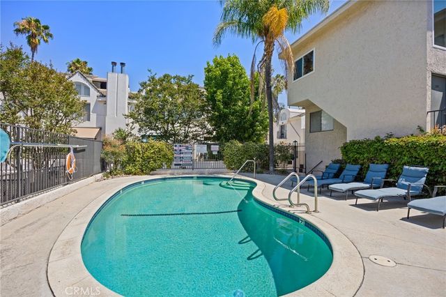 5055 Coldwater Canyon Avenue 105, Sherman Oaks, CA 91423