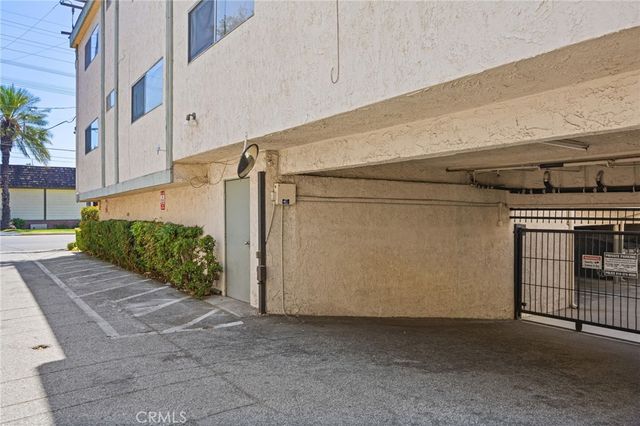 5055 Coldwater Canyon Avenue 105, Sherman Oaks, CA 91423
