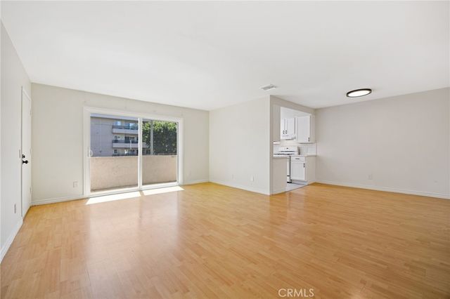 5055 Coldwater Canyon Avenue 105, Sherman Oaks, CA 91423