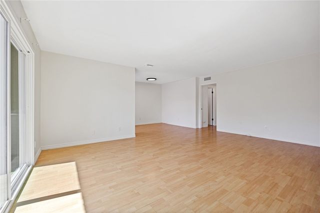 5055 Coldwater Canyon Avenue 105, Sherman Oaks, CA 91423
