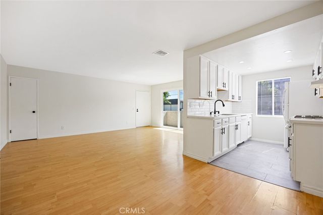 5055 Coldwater Canyon Avenue 105, Sherman Oaks, CA 91423